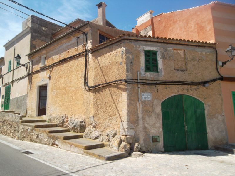 Typisches mallorquinisches Dorfhaus mit Terrassen und Innenhof in Felantix ---- DH 30 VK