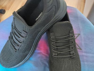 Ultraleichte Turnschuhe schwarz NEU Größe 43 Herren oder Damen