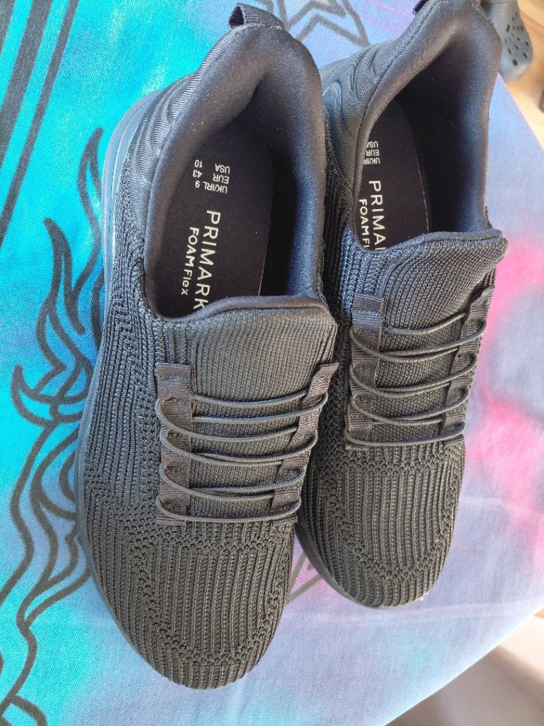 Ultraleichte Turnschuhe schwarz NEU Größe 43 Herren oder Damen