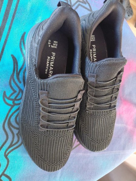 Ultraleichte Turnschuhe schwarz NEU Größe 43 Herren oder Damen