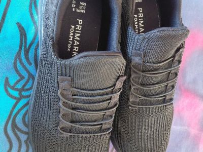Ultraleichte Turnschuhe schwarz NEU Größe 43 Herren oder Damen
