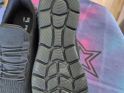 Ultraleichte Turnschuhe schwarz NEU Größe 43 Herren oder Damen