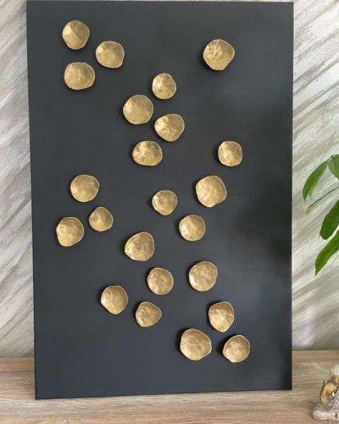 Pieza única en negro/dorado