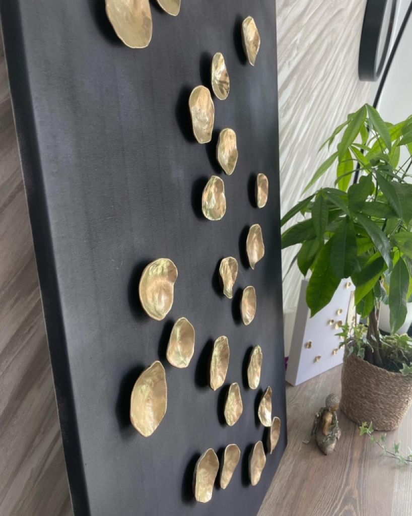 Pieza única en negro/dorado