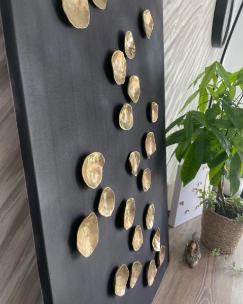 Pieza única en negro/dorado