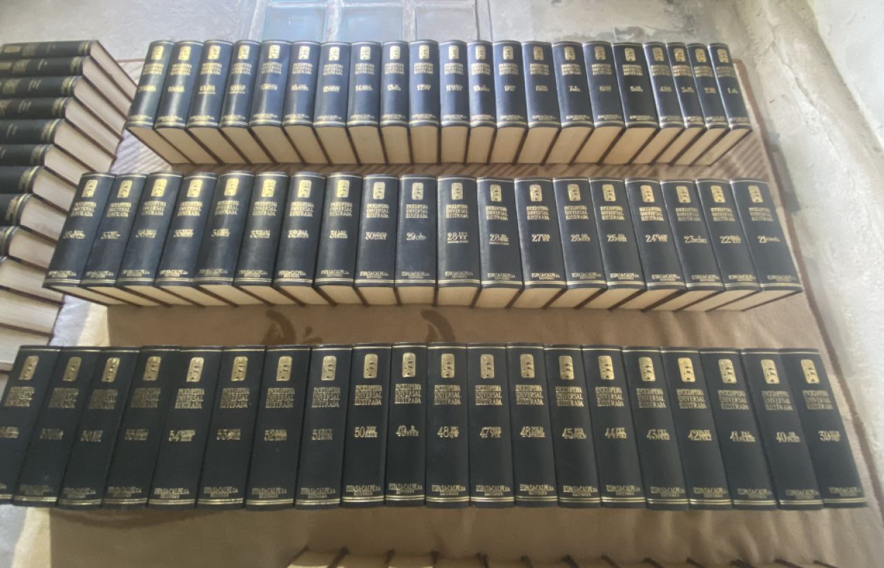 Universell illustrierte Enzyklopädie espasa/calpe von 118 Bänden.