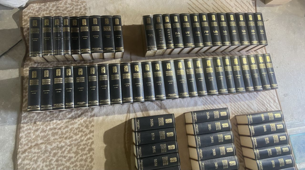 Universell illustrierte Enzyklopädie espasa/calpe von 118 Bänden.