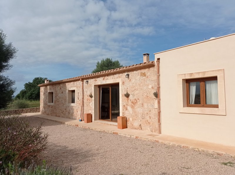 Casita sin amueblar a nivel de suelo con terreno cerca de Cas Concos --- C 254