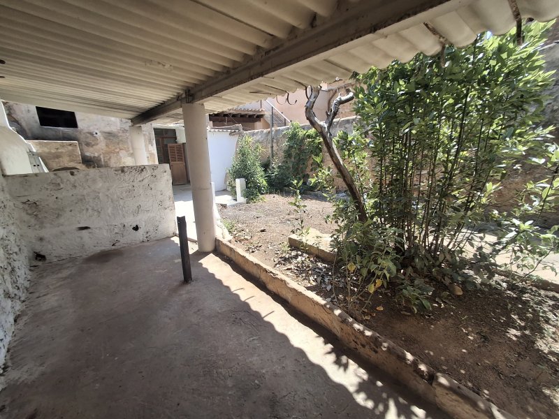 Unmöbliertes 2 Etagendorfhaus mit Garten, Terrassen und Garage im Zentrum Campos -DH 33