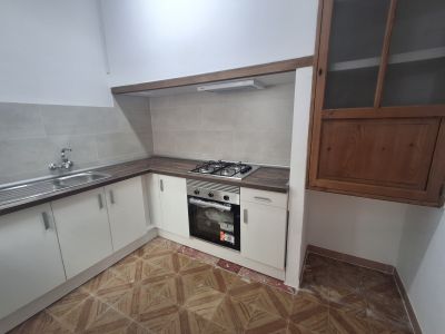 Unmöbliertes 2 Etagendorfhaus mit Garten, Terrassen und Garage im Zentrum Campos -DH 33