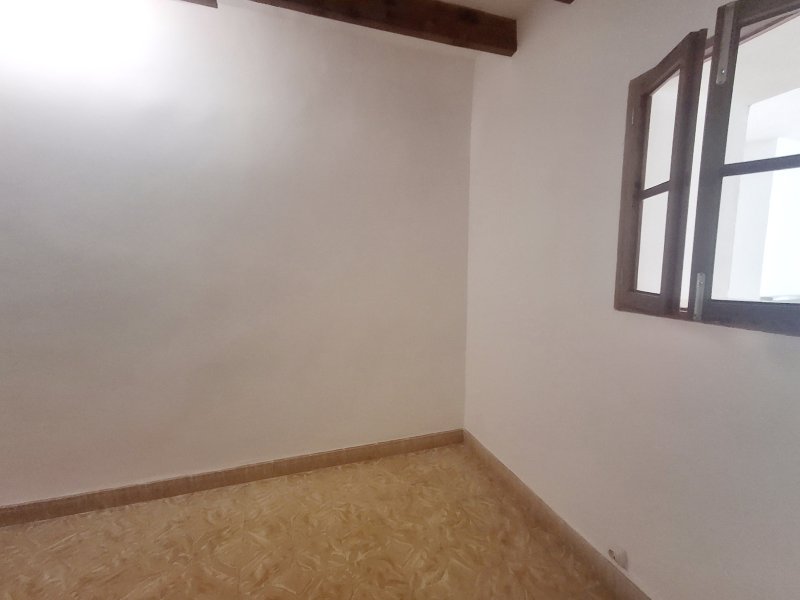 Unmöbliertes 2 Etagendorfhaus mit Garten, Terrassen und Garage im Zentrum Campos -DH 33
