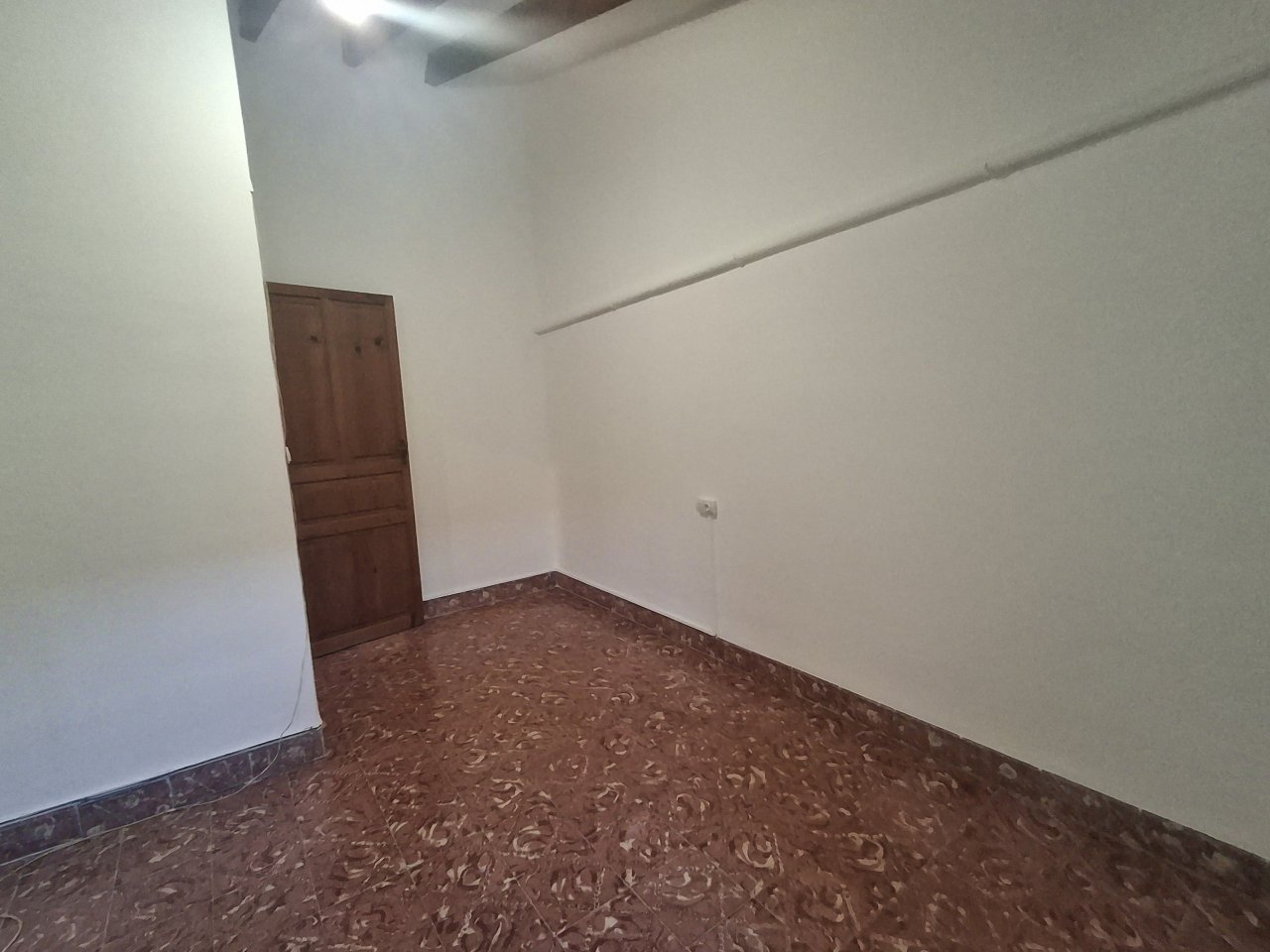 Unmöbliertes 2 Etagendorfhaus mit Garten, Terrassen und Garage im Zentrum Campos -DH 33