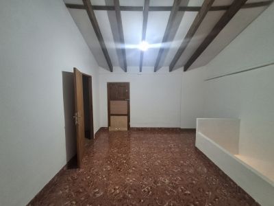 Unmöbliertes 2 Etagendorfhaus mit Garten, Terrassen und Garage im Zentrum Campos -DH 33