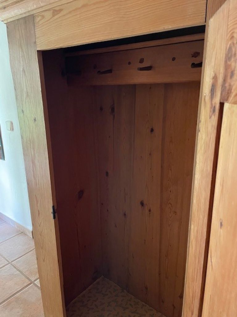 Verkauf: antiker Schrank, Kleiderschrank und Truhe