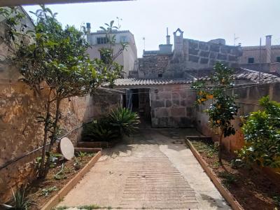 Sale of a 2 storey village house with garage and courtyard in Es LLombards - Santanyi - DH 08 VK