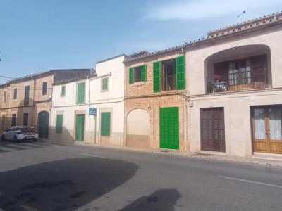 Sale of a 2 storey village house with garage and courtyard in Es LLombards - Santanyi - DH 08 VK