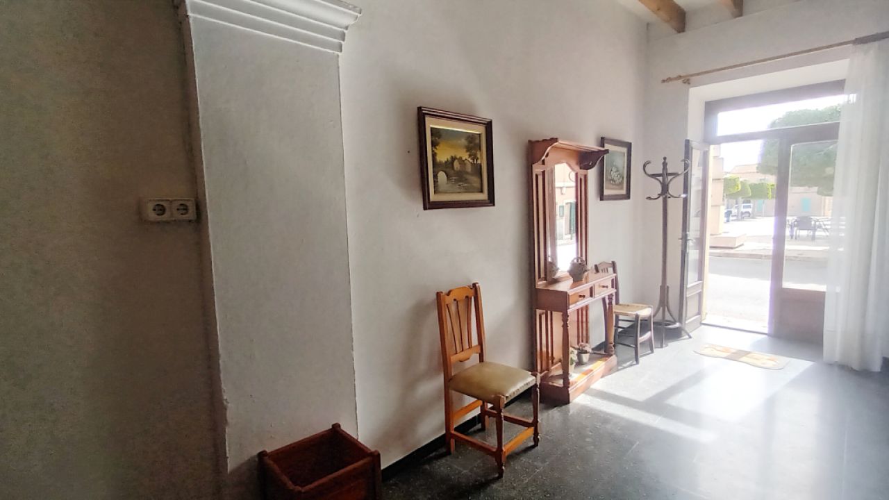 Sale of a 2 storey village house with garage and courtyard in Es LLombards - Santanyi - DH 08 VK