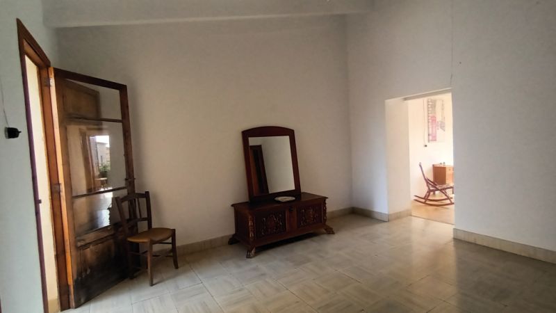 Sale of a 2 storey village house with garage and courtyard in Es LLombards - Santanyi - DH 08 VK