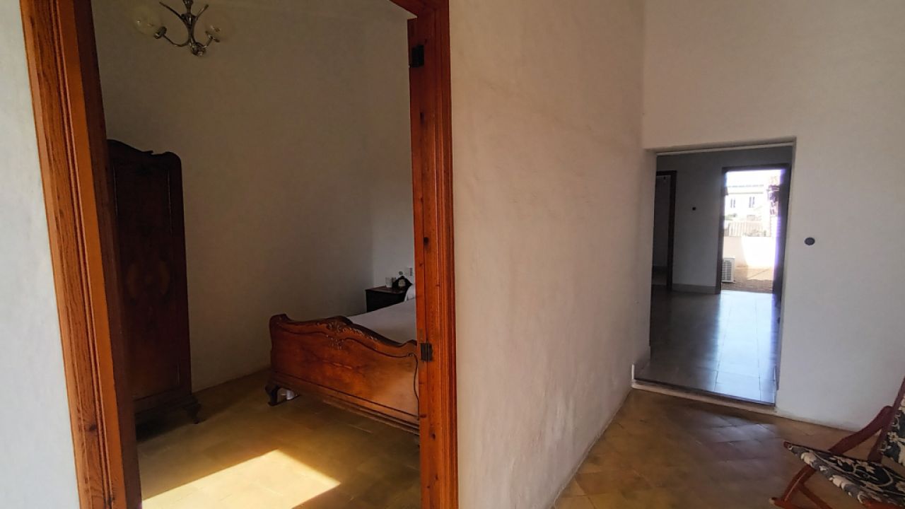 Sale of a 2 storey village house with garage and courtyard in Es LLombards - Santanyi - DH 08 VK