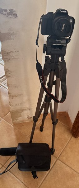 Verkaufe 1 Jahr alte Cannon 2000D
