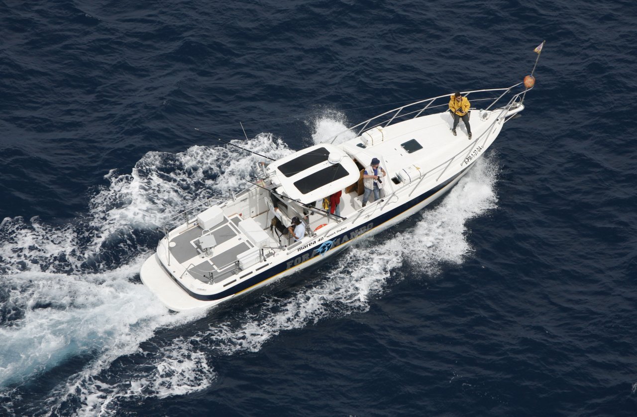 Verkaufe 12m Open-Boot mit Liegeplatz 14 x 4,5m (Konzession bis 2045)