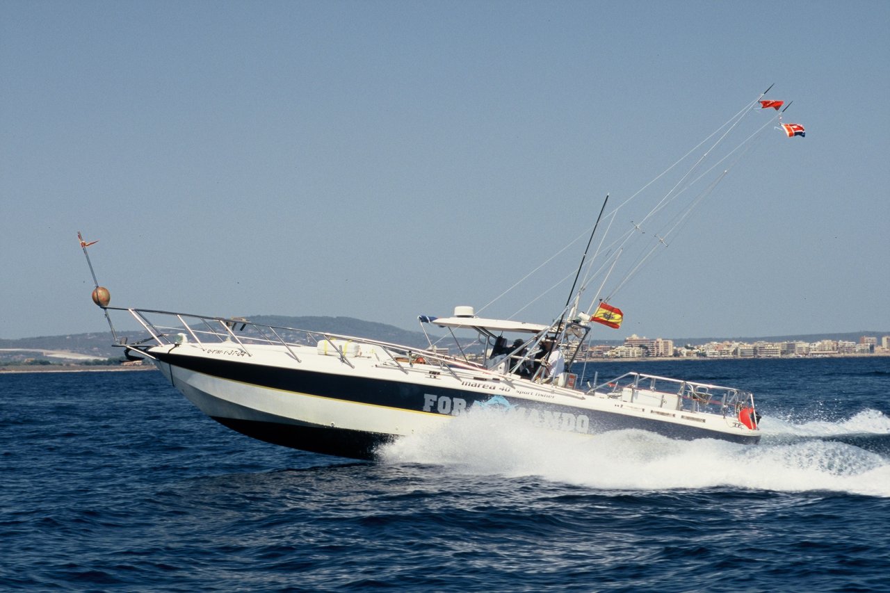 vendo lancha 12 m. con amarre de 14 x 4,5 (concesion hASTA 2045)