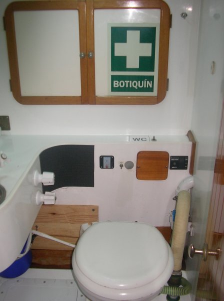 vendo lancha 12 m. con amarre de 14 x 4,5 (concesion hASTA 2045)