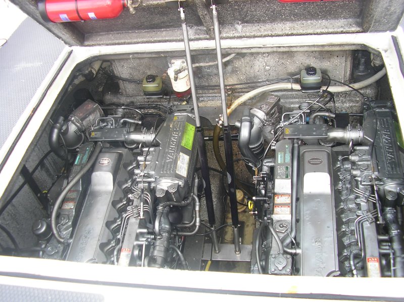 vendo lancha 12 m. con amarre de 14 x 4,5 (concesion hASTA 2045)
