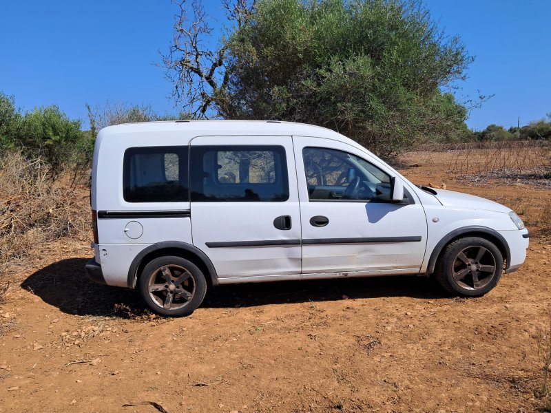 Vendo Opel Combo de 2ª mano, 5 puertas