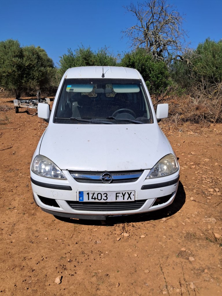 Vendo Opel Combo de 2ª mano, 5 puertas