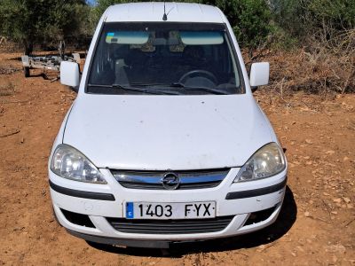 Vendo Opel Combo de 2ª mano, 5 puertas