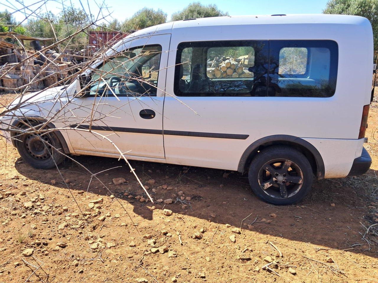 Vendo Opel Combo de 2ª mano, 5 puertas