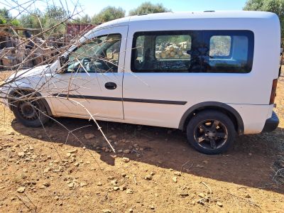 Vendo Opel Combo de 2ª mano, 5 puertas