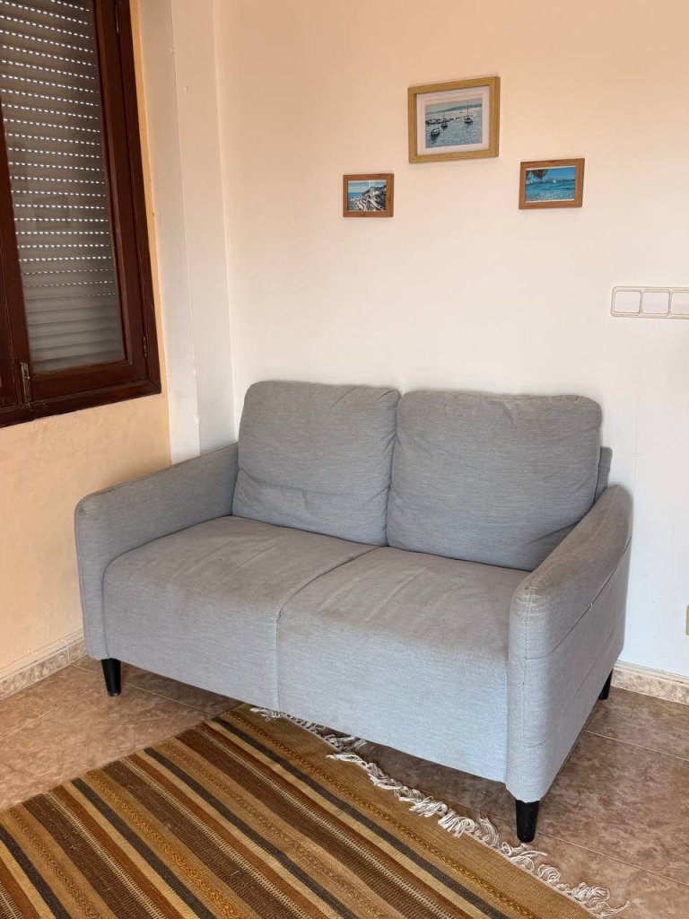 Verkaufe 2-Sitzer Sofa in Hellgrau Cala Millor