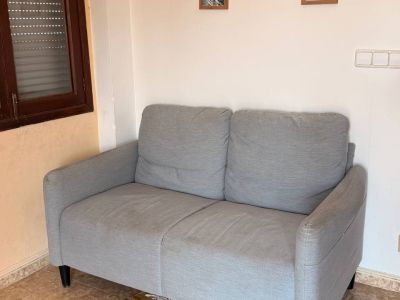 Verkaufe 2-Sitzer Sofa in Hellgrau Cala Millor