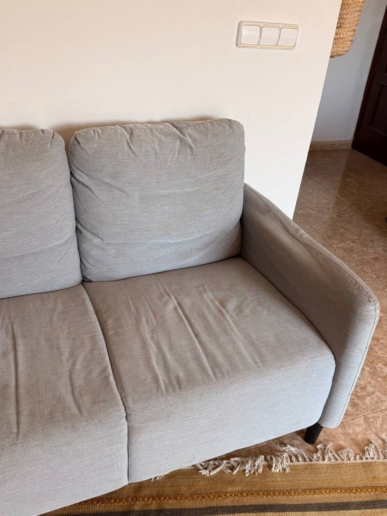 Verkaufe 2-Sitzer Sofa in Hellgrau Cala Millor
