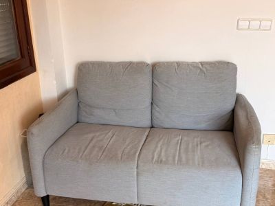 Verkaufe 2-Sitzer Sofa in Hellgrau Cala Millor