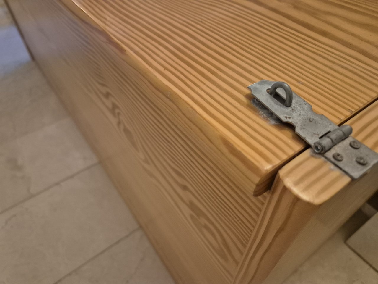 Verkaufe große Holztruhe 151x60x65cm