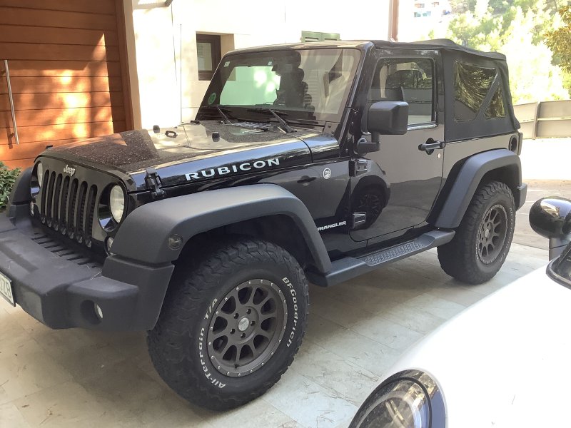 Selling Jeep Wrangler Rubicon, only 48,000 km driven