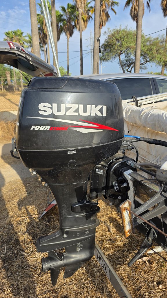 Verkaufe mein Boot mit Motor und Trailer
