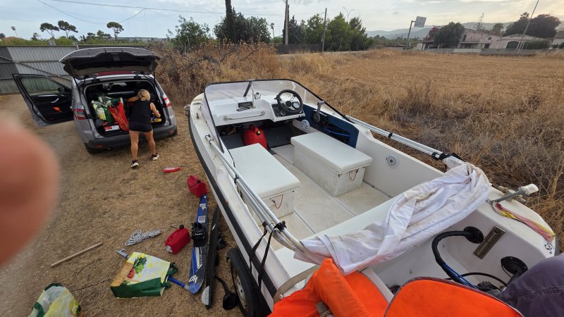 Vendo mi barco con motor y remolque