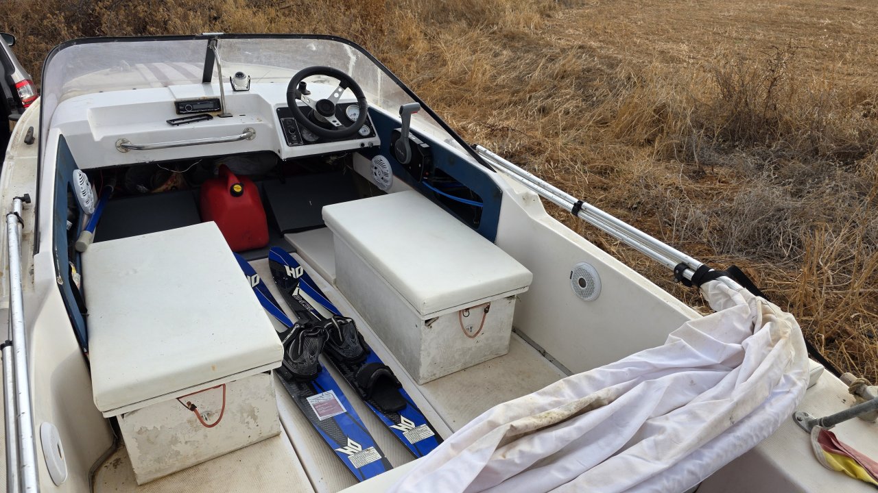 Vendo mi barco con motor y remolque