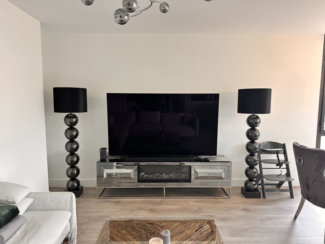 Verkaufe mein hochwertiges Sideboard inklusive integriertem elektrischem Kamin mit Farbspiel.