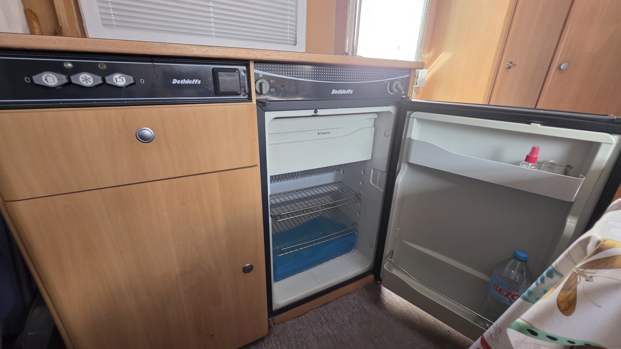 Selling my motorhome Dethleffs Advantage T5841, approved for 6 people