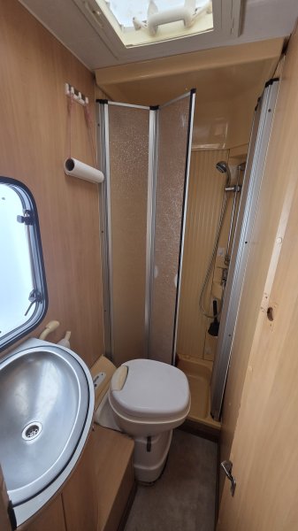 Selling my motorhome Dethleffs Advantage T5841, approved for 6 people
