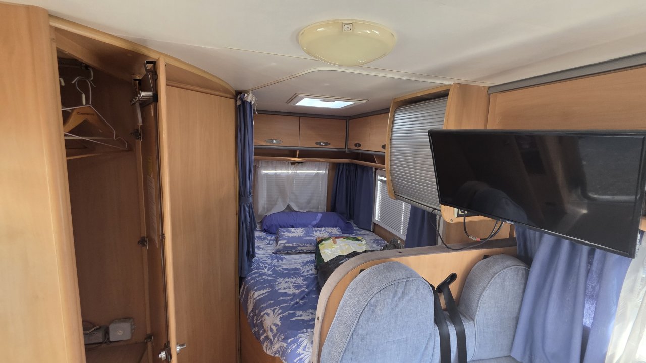 Selling my motorhome Dethleffs Advantage T5841, approved for 6 people