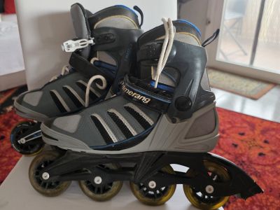 Selling my roller skates with four wheels + knee pads