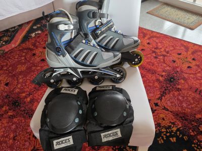 Selling my roller skates with four wheels + knee pads