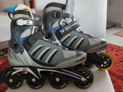 Selling my roller skates with four wheels + knee pads