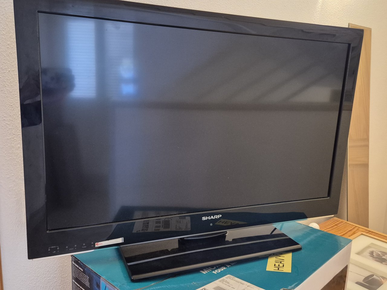 Verkaufe SHARP Fernseher Modell LC-32LE140E